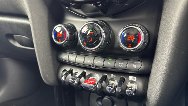 MINI Hatchback 1.5 Cooper Classic Premium 5dr Petrol Hatchback